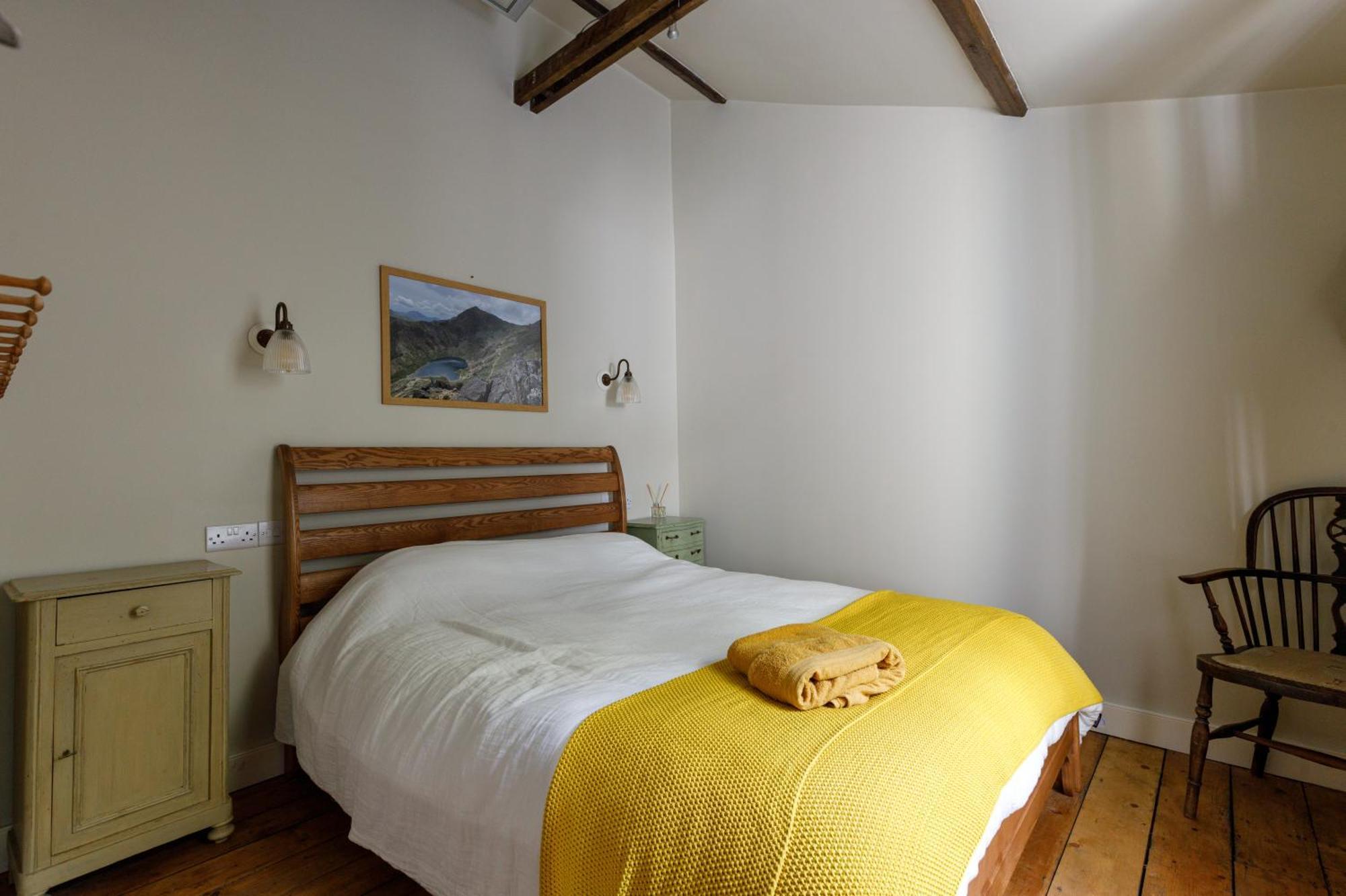 Cosy, 2-bedroom Snowdonia Mountain Retreat